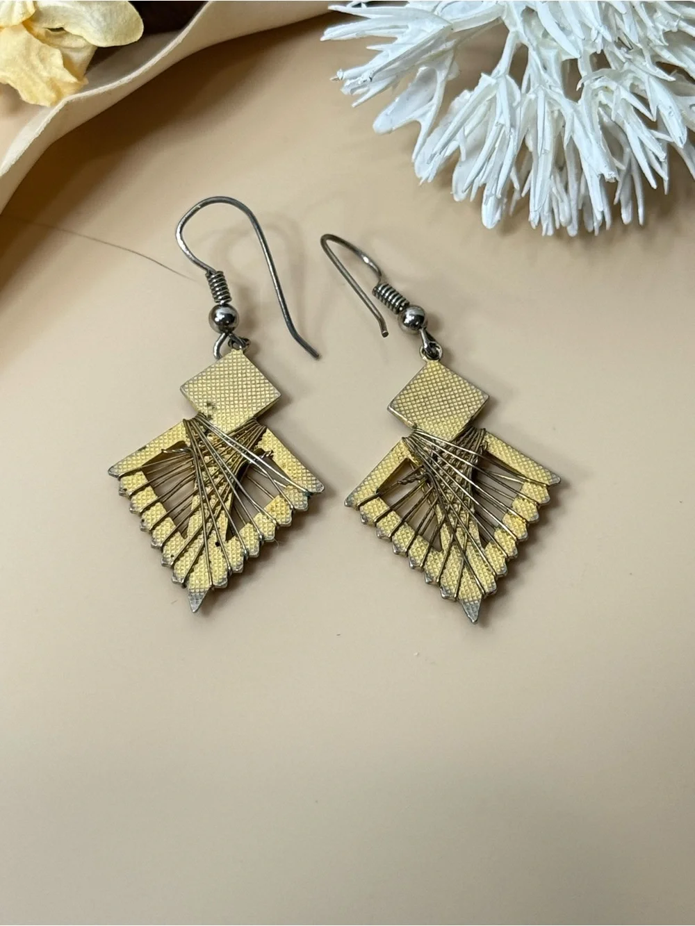 Vintage Cloisonné Style Floral Fan Dangle Earrings Gold Tone Enamel Pierced